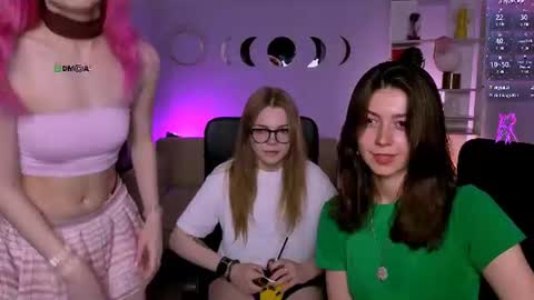Snapshot of kitniss_dreamy chatting on June 29, 7:14 pm kitniss online show from June 29, 7:14 pm