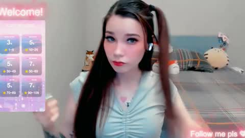 Snapshot of kitten_alisa chatting on December 5, 7:43 pm Alissa online show from December 5, 7:43 pm