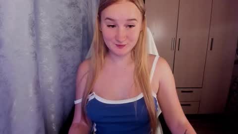 Snapshot of kitten_sun chatting on September 28, 2:06 am kitten_sun online show from September 28, 2:06 am