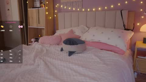 Snapshot of kittenmoon_ chatting on April 28, 8:36 pm online show from April 28, 8:36 pm