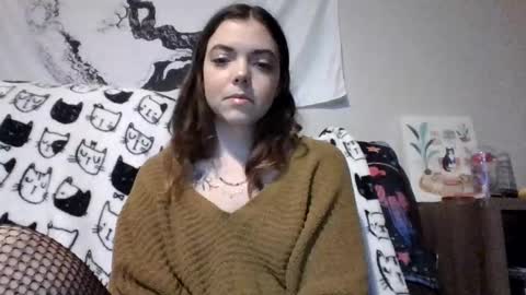 Snapshot of kittenqueen333 chatting on December 17, 10:27 pm kittenqueen333 online show from December 17, 10:27 pm