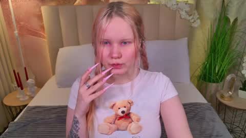 kittenxoann online show from April 10, 5:39 pm