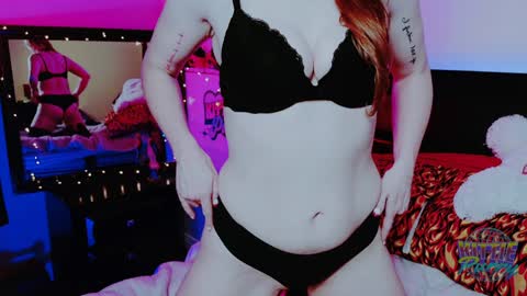 Snapshot of kittiepurry chatting on January 11, 1:43 pm Kittie Purry online show from January 11, 1:43 pm