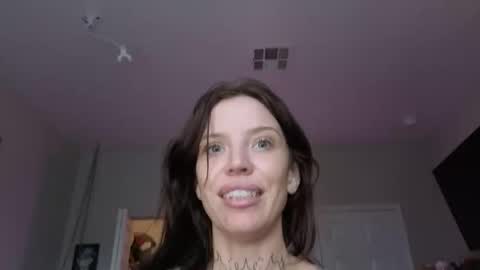 Snapshot of kittjones33 chatting on November 12, 11:58 pm kittjones33 online show from November 12, 11:58 pm