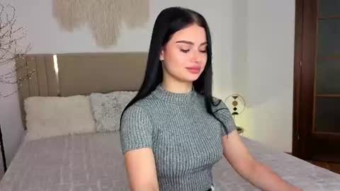 Snapshot of kitty_cut1ee_ chatting on June 10, 7:18 am kitty_cut1ee_ online show from June 10, 7:18 am
