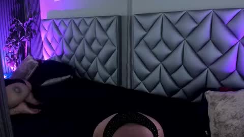   online show from October 15, 9:15 pm