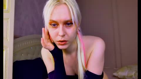 Evelyn online show from June 18, 9:25 am