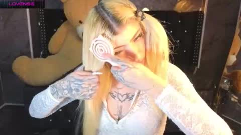 kitty_fox_b online show from February 17, 1:18 pm