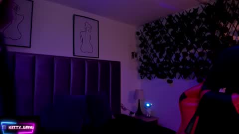 Camila online show from November 18, 1:33 am