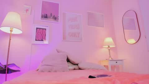 kitty_lulu_ online show from June 26, 4:50 am
