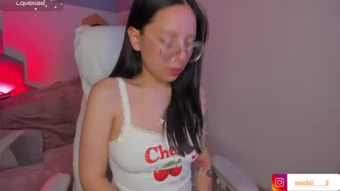 Snapshot of kitty_patitas_suavess chatting on June 8, 1:09 am Kitty online show from June 8, 1:09 am