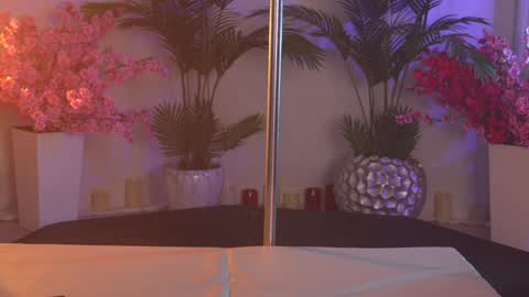 Snapshot of kittycaitlin chatting on December 27, 1:32 am Katya online show from December 27, 1:32 am