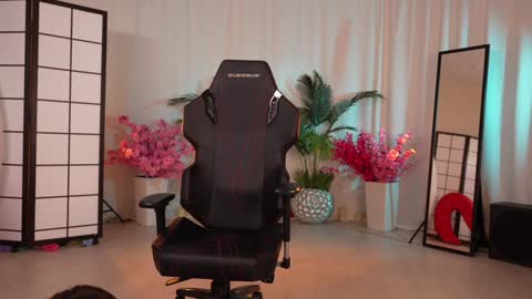 Snapshot of kittycaitlin chatting on January 19, 3:21 pm Katya online show from January 19, 3:21 pm