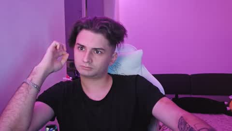 Eliz online show from December 18, 8:59 pm