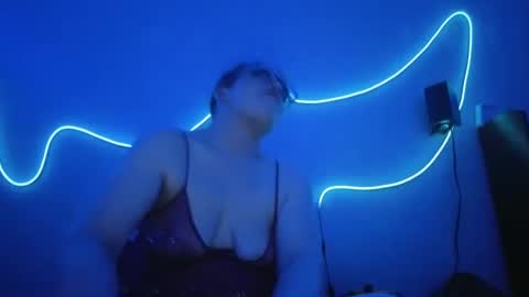 Snapshot of kittykat_1999 chatting on September 24, 9:12 am kittykat 1999 online show from September 24, 9:12 am