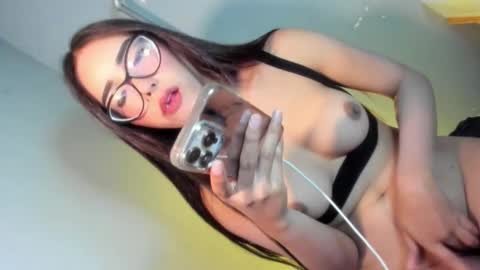 Snapshot of kittylickerfucker69 chatting on May 15, 5:03 am Grace online show from May 15, 5:03 am
