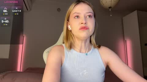 Snapshot of kittyloffe chatting on April 27, 1:03 am Monika online show from April 27, 1:03 am