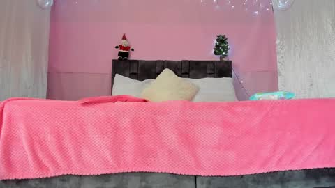 Snapshot of kittymyers chatting on December 25, 4:22 pm kitty online show from December 25, 4:22 pm