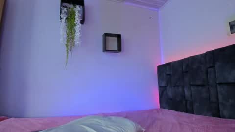 kitty  online show from February 8, 3:04 pm