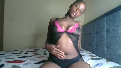 Snapshot of kittypettite chatting on November 18, 3:05 pm Kittypettite online show from November 18, 3:05 pm