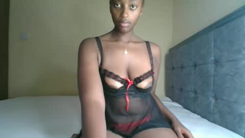 Snapshot of kittypettite chatting on November 22, 11:31 am Kittypettite online show from November 22, 11:31 am