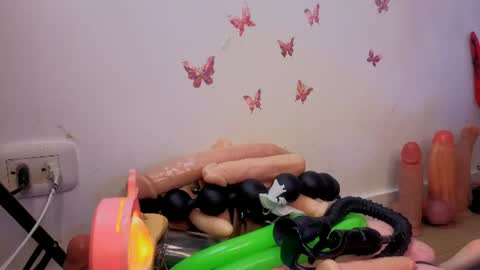 Snapshot of kittyroses chatting on June 30, 1:39 am Kitty online show from June 30, 1:39 am