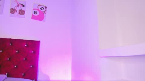 Snapshot of kittystar18 chatting on June 25, 6:34 pm kitty online show from June 25, 6:34 pm