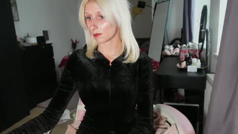 kittysxkat online show from November 25, 12:16 pm