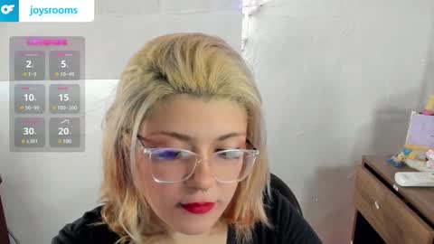 Snapshot of kittytrixy97 chatting on December 11, 9:34 pm Kitty Trixy online show from December 11, 9:34 pm