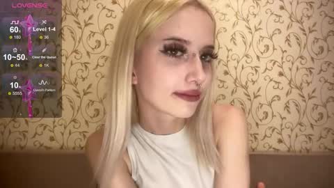 kittywithu online show from October 17, 5:15 pm