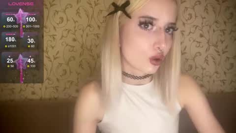 kittywithu online show from October 21, 5:24 pm