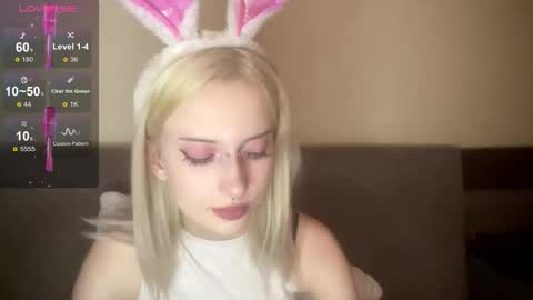 kittywithu online show from November 5, 5:13 pm