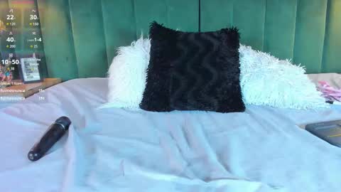 K I T T Y Y  online show from September 10, 6:19 pm