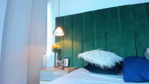 K I T T Y Y  online show from September 27, 8:14 pm