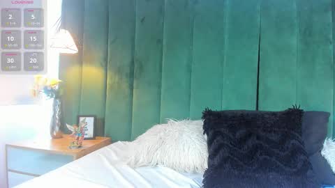 K I T T Y Y  online show from October 27, 8:35 pm