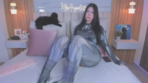 Angel Independent Model online show from August 5, 1:30 am