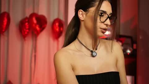 Snapshot of kity_sweet chatting on February 13, 8:05 pm Erika online show from February 13, 8:05 pm