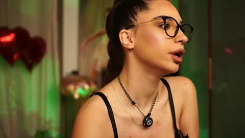 Snapshot of kity_sweet chatting on February 21, 8:10 pm Erika online show from February 21, 8:10 pm