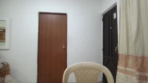 Snapshot of kitybigboobsx chatting on February 1, 2:16 am kity boobsx online show from February 1, 2:16 am