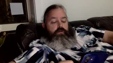 Snapshot of kiwiabroad2620 chatting on December 20, 2:57 pm Kiwiabroad online show from December 20, 2:57 pm