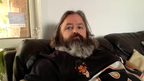 Snapshot of kiwiabroad2620 chatting on December 22, 1:24 am Kiwiabroad online show from December 22, 1:24 am