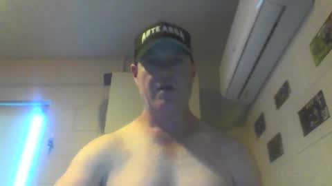 Snapshot of kiwiguy19773 chatting on December 3, 6:37 am kiwiguy19773 online show from December 3, 6:37 am