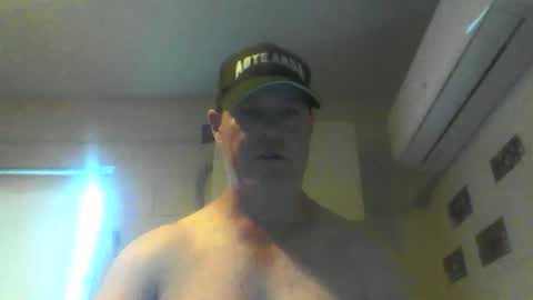Snapshot of kiwiguy19773 chatting on December 12, 6:25 am kiwiguy19773 online show from December 12, 6:25 am