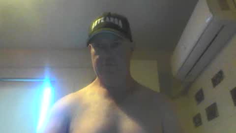 Snapshot of kiwiguy19773 chatting on December 17, 6:45 am kiwiguy19773 online show from December 17, 6:45 am