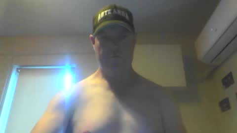 Snapshot of kiwiguy19773 chatting on December 27, 6:14 am kiwiguy19773 online show from December 27, 6:14 am