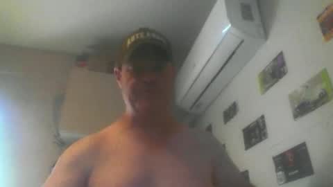 kiwiguy19773 online show from April 1, 11:24 pm