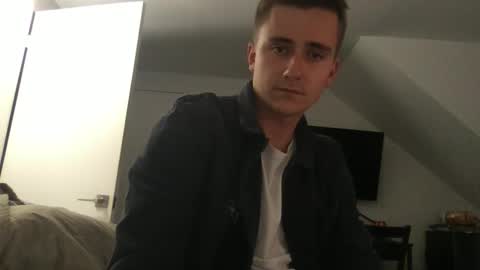 kiwiii661088 online show from April 29, 11:44 pm