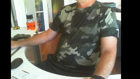 Snapshot of kiwiveloboy chatting on February 3, 11:47 pm Kiwilad1973 online show from February 3, 11:47 pm