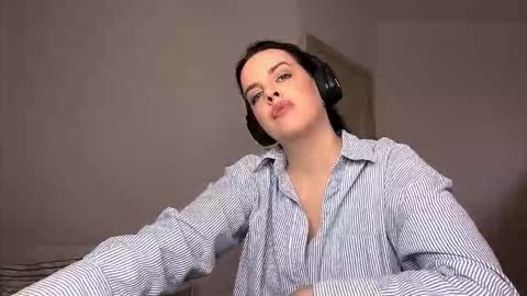 Emma online show from November 15, 10:45 am