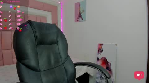 Snapshot of klaret_toy chatting on November 13, 12:59 pm Klaret online show from November 13, 12:59 pm